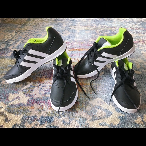 boys adidas trainers size 4